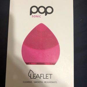 Pop Sonic The Leaf cleansing device.